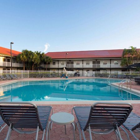 La Quinta Inn By Wyndham Cocoa Beach-Port Canaveral Eksteriør billede