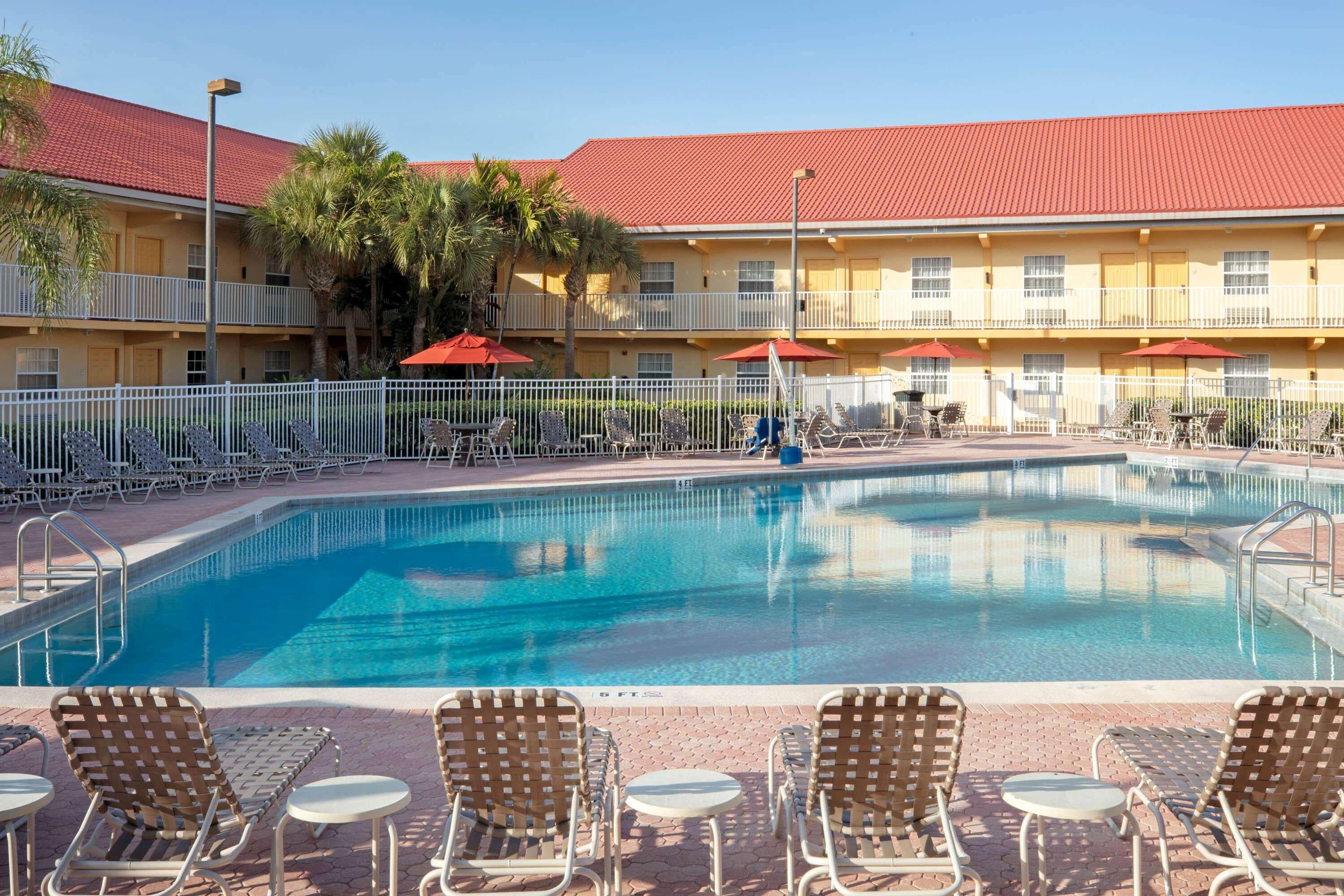 La Quinta Inn By Wyndham Cocoa Beach-Port Canaveral Eksteriør billede