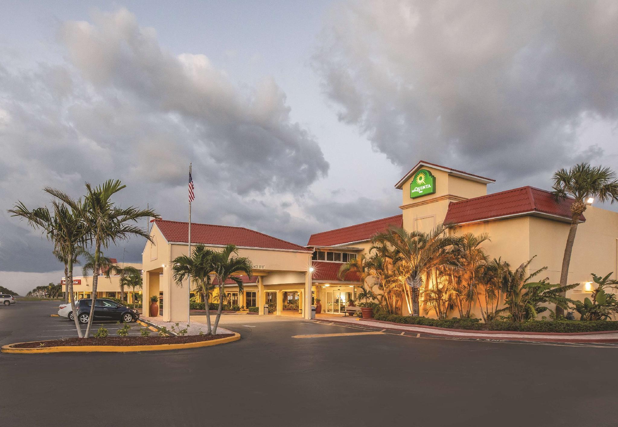 La Quinta Inn By Wyndham Cocoa Beach-Port Canaveral Eksteriør billede