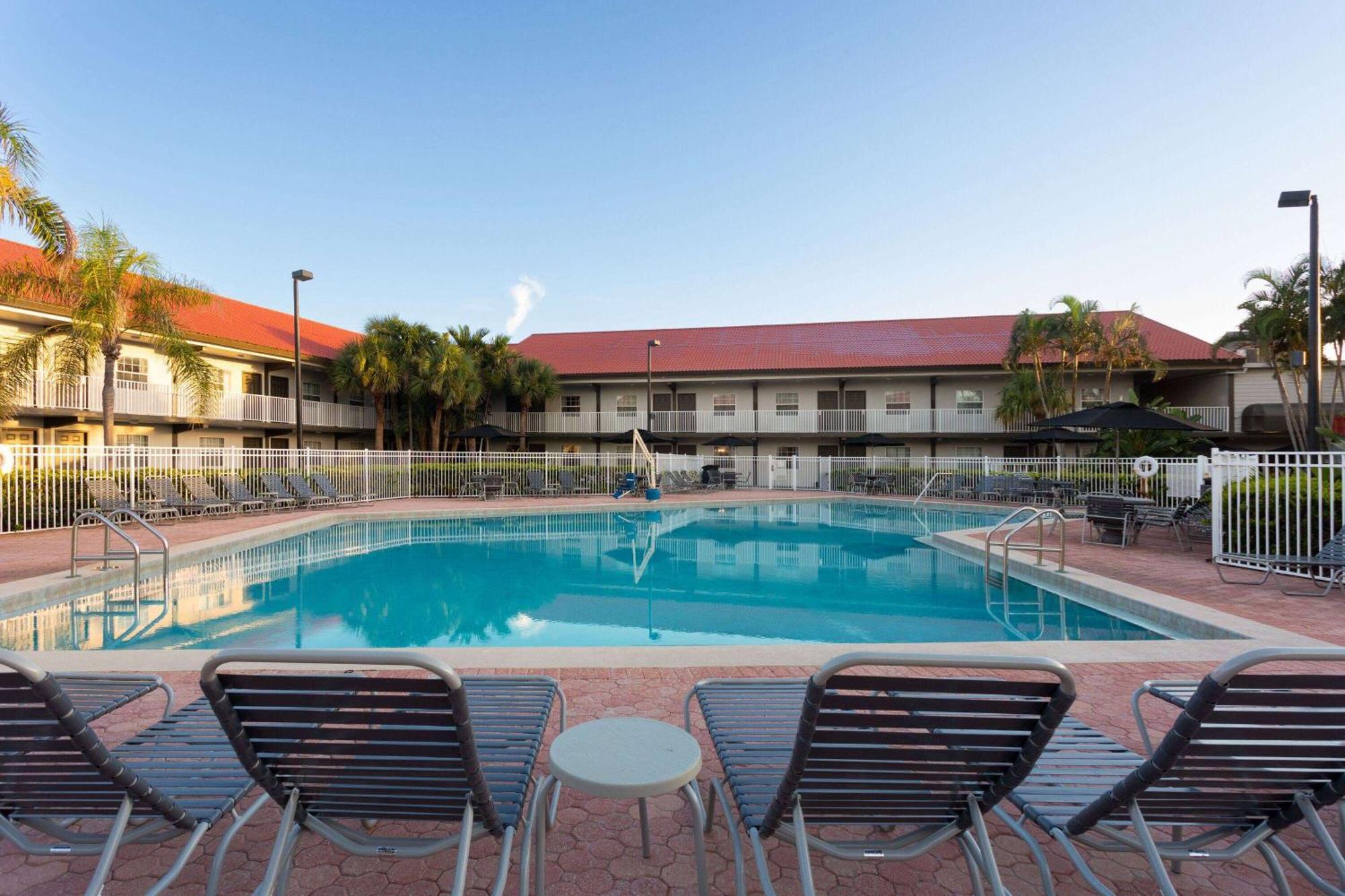 La Quinta Inn By Wyndham Cocoa Beach-Port Canaveral Eksteriør billede