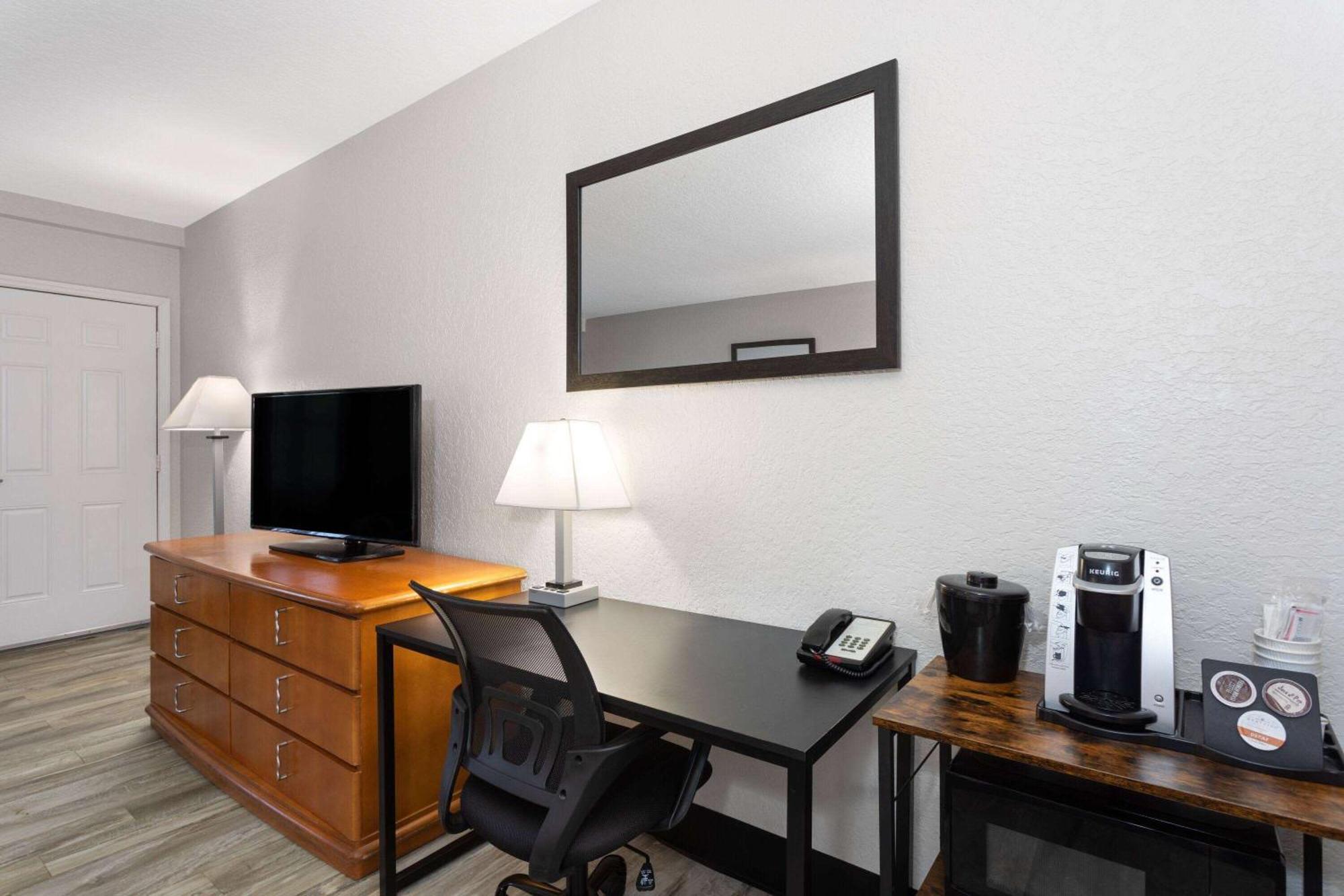 La Quinta Inn By Wyndham Cocoa Beach-Port Canaveral Eksteriør billede