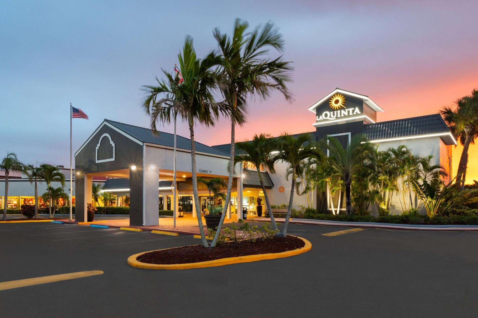 La Quinta Inn By Wyndham Cocoa Beach-Port Canaveral Eksteriør billede