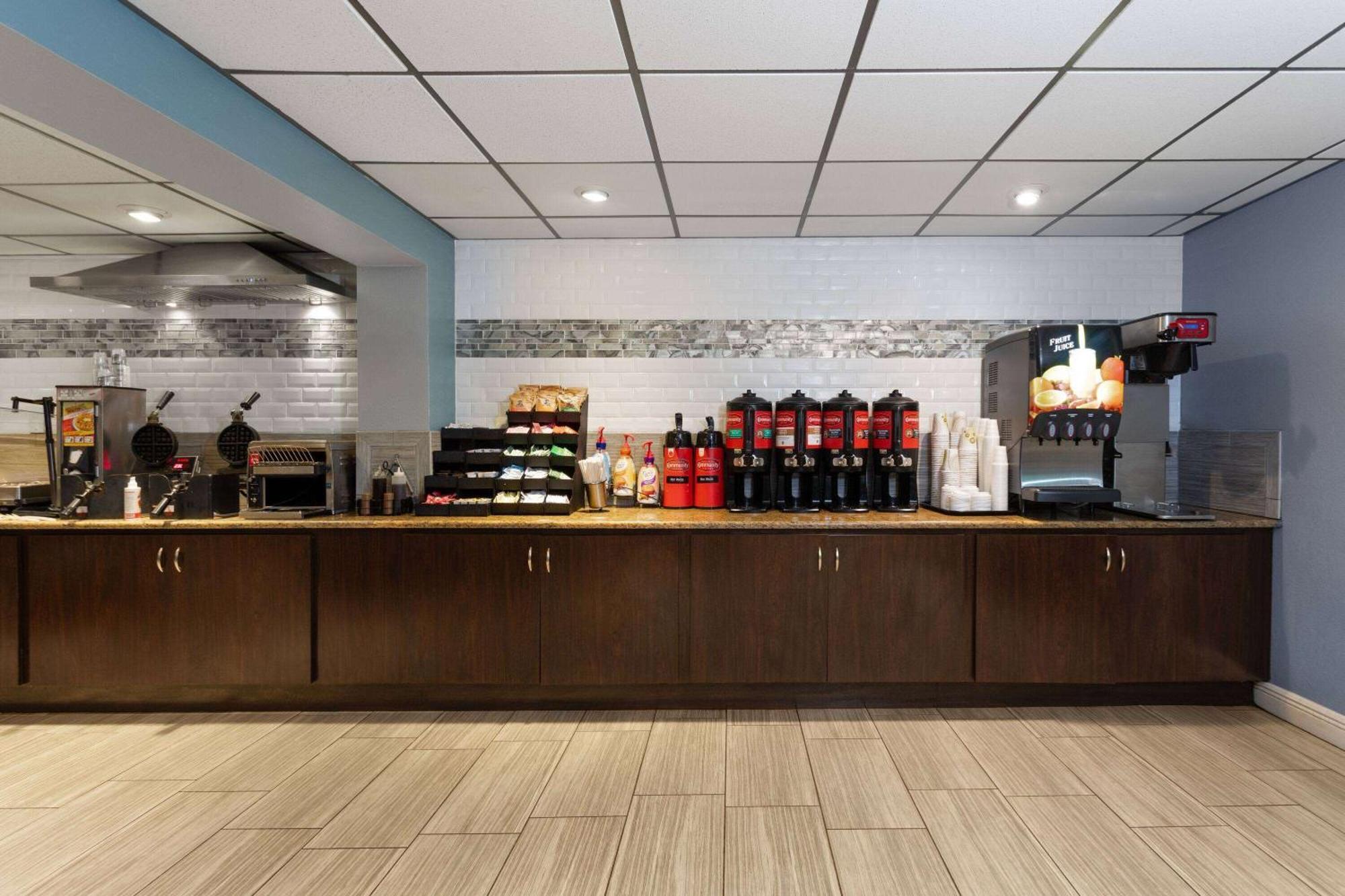 La Quinta Inn By Wyndham Cocoa Beach-Port Canaveral Eksteriør billede